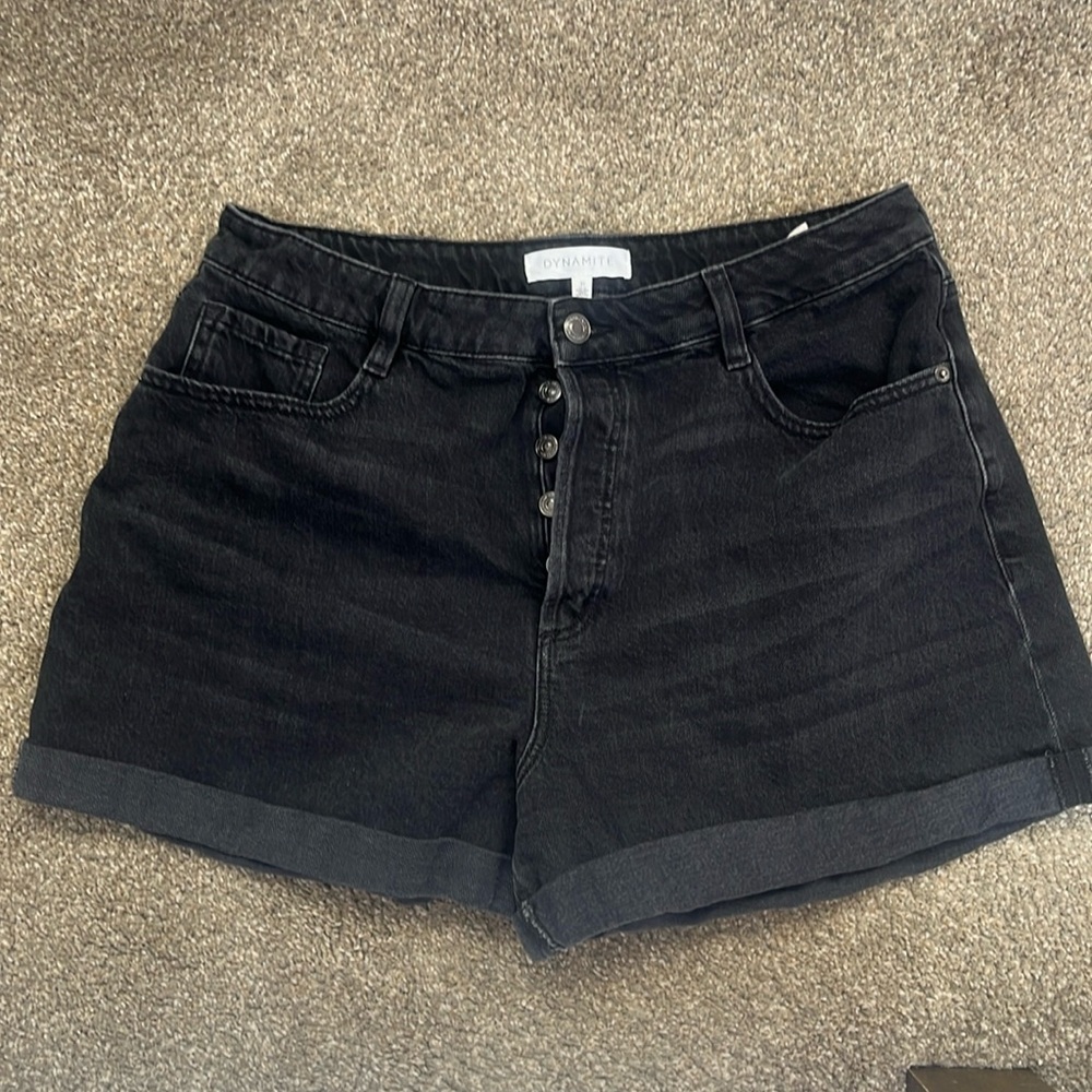 Dynamite high rise rolled hem black jean mom shorts 31